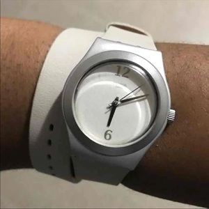 "Tri-Looper" - YLS1033 Swatch Wraparound Watch